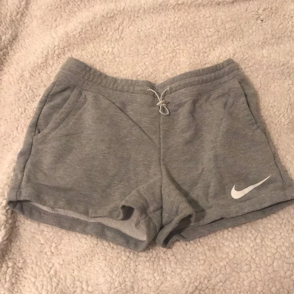 Nike light gray shorts